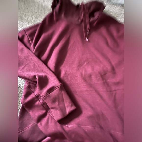 Oversized maroon hoodie in fantastic condition. - Picture 5 of 8
